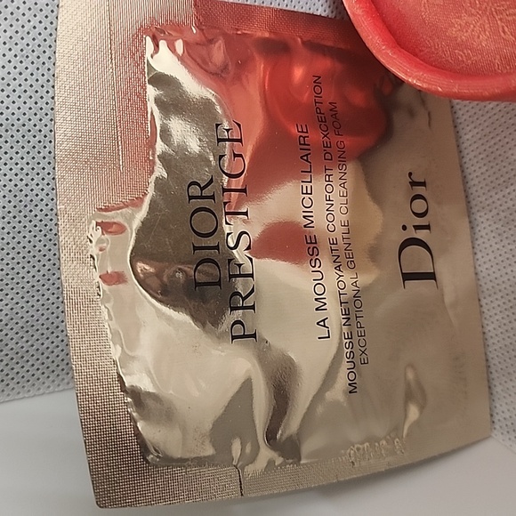 AUTHENTIC ('D) DIOR KEY Keychain W/ DUST BAG + SKINCARE - Picture 7 of 7